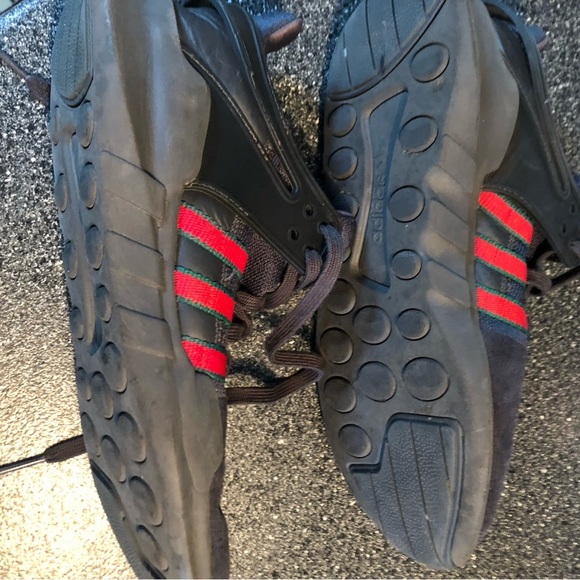 Men’s Adidas Equipment black with red stripes size 10 Running shoes - Picture 8 of 15